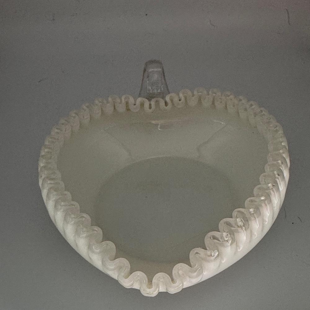 ?Fenton? Silver Crest Ruffled Heart-Shaped Glass Bowl